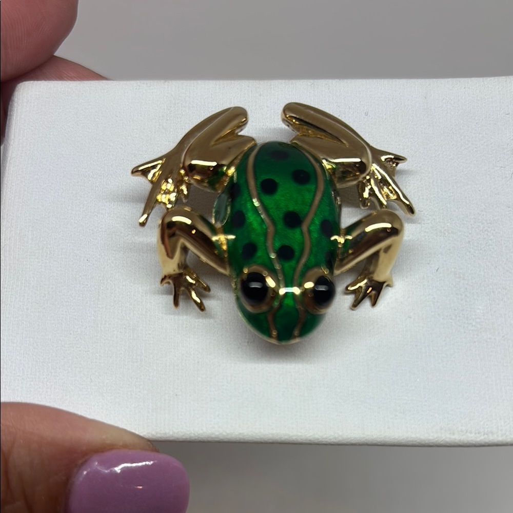 Carolee adorable enameled Frog Brooch